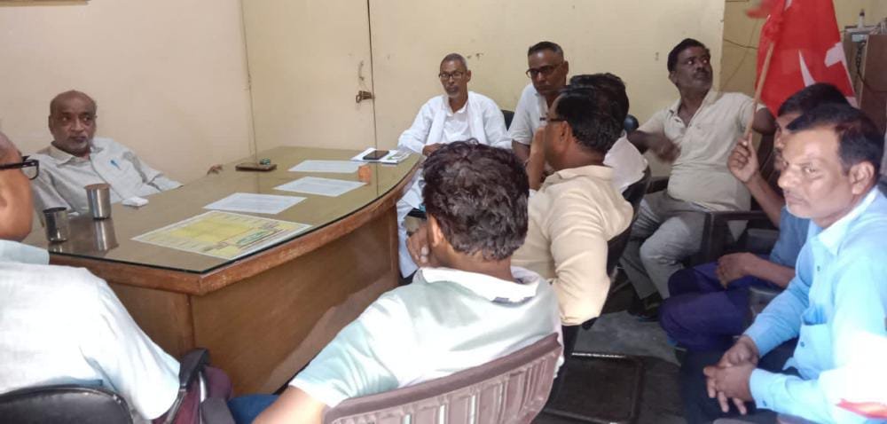 सफाई कर्मचारी यूनियन सीटू ने नगर पालिका के ईओ कार्यालय का घेराव किया 1 06470bc5 c47f 4cbe a013 a155080aafc6