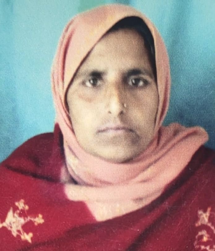 कोरोना लॉकडाउन: बदायूं में लगातार दूसरे दिन राशन की लाइन में लगी महिला की मौत 1 IMG 20200419 WA0003 1