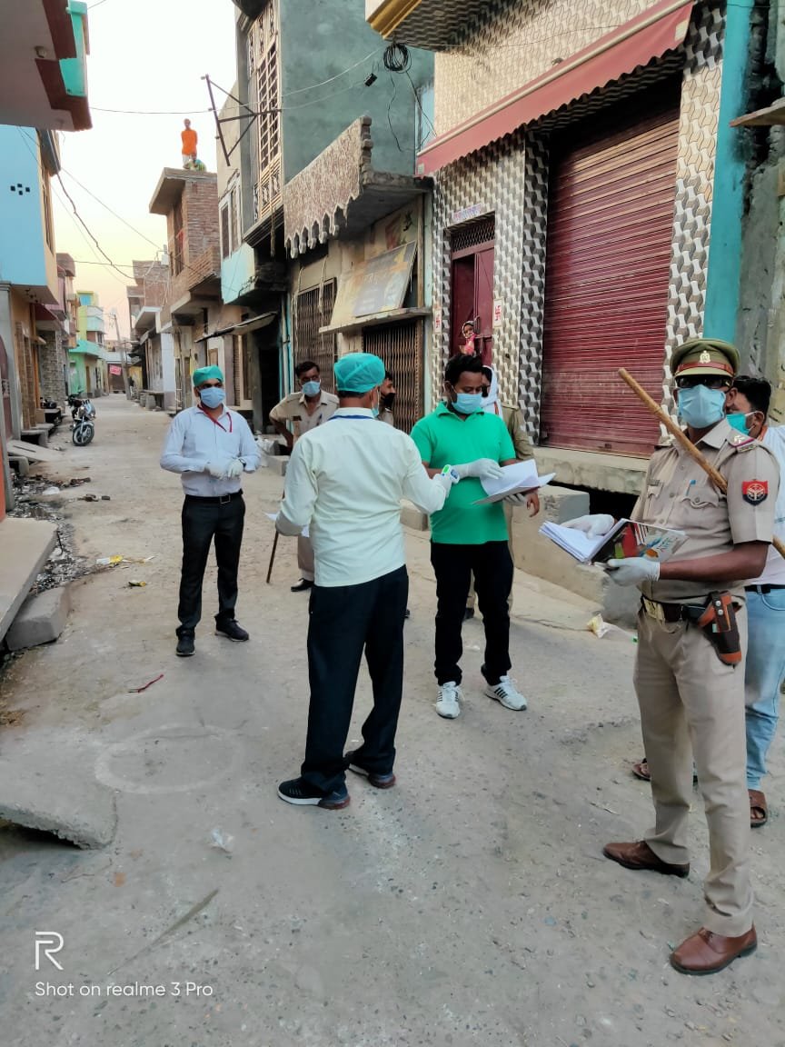 कड़ाके की चिलचिलाती धूप में मोटरसाइकिल से करते हैं गस्त एस आई मोहम्मद साजिद थाना रजपुरा* 1 IMG 20200424 WA0074 1