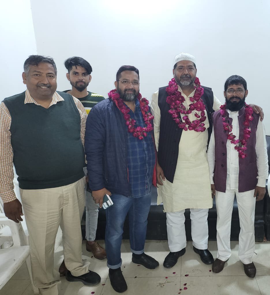 चुनाव से फुरसत पाकर हाजी बिट्टन पत्नी के साथ उमराह के लिए रवाना,मतगणना से पहले भारत वापसी. 1 6680a238 3498 471d 8e55 a77b3f352b63