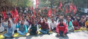 रेहड़ी पटरी वालों ने नोएडा प्राधिकरण पर प्रदर्शन कर दिया ज्ञापन अनिश्चितकालीन धरना जारी 4 d0908aaa f236 4821 bc43 356e2db5e4a1