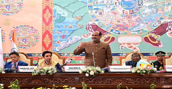 लोकसभा अध्यक्ष ओम बिड़ला ने सिक्किम की राजधानी गंगटोक में सम्मेलन को संबोधित किया 7 image001EVII
