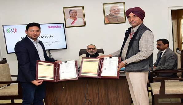 केंद्रीय ग्रामीण विकास और पंचायती राज मंत्री गिरिराज सिंह ने आज कहा कि प्रधानमंत्री 7 image001TRAF