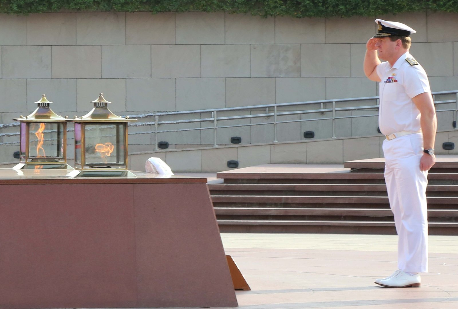 Pix2SIRBENKEYFIRSTSEALORDANDCHIEFOFNAVALSTAFFROYALNAVYVISITTOINDIAA47Z scaled