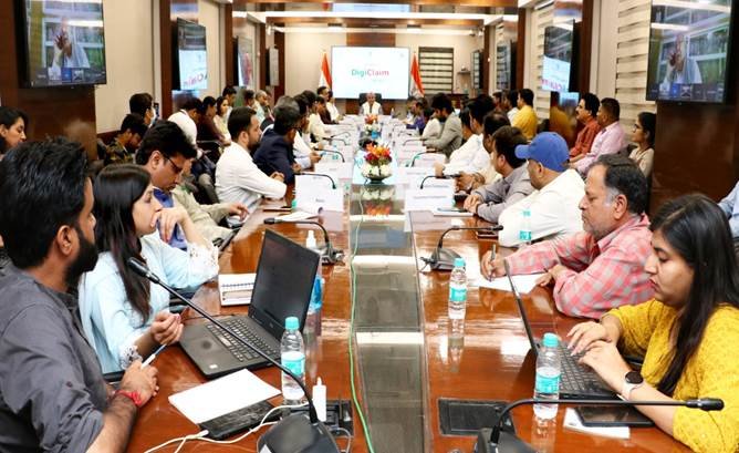 केन्द्रीय कृषि मंत्री तोमर ने राष्ट्रीय फसल बीमा पोर्टल के माध्यम से डिजीक्लेम की शुरूआत की 5 image002NHYO