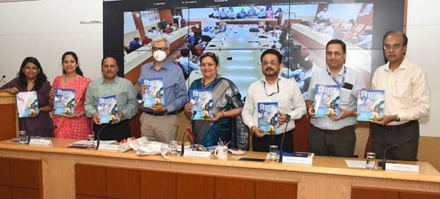 विज्ञान प्रगति और विज्ञान रिपोर्टर पत्रिकाओं के स्वास्थ्य विशेषांकों का लोकार्पण किया 5 image001R5K8