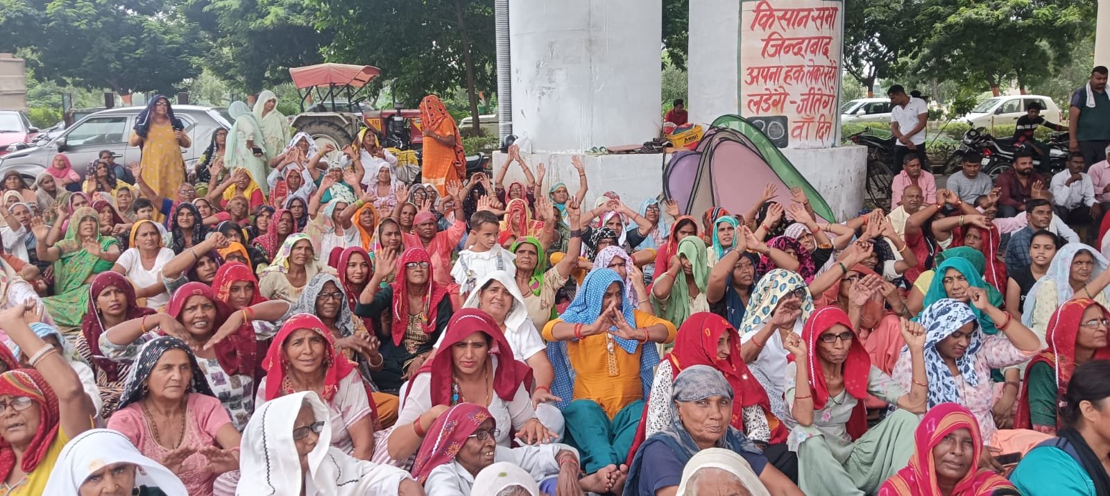 ग्रेटर नोएडा प्राधिकरण के विरुद्ध आज धरने के 80 वे दिन किसानों ने बड़ी संख्या में भाग लिया। 1 a47e32e1 d7b1 4a92 b283 a7ae2f19a013