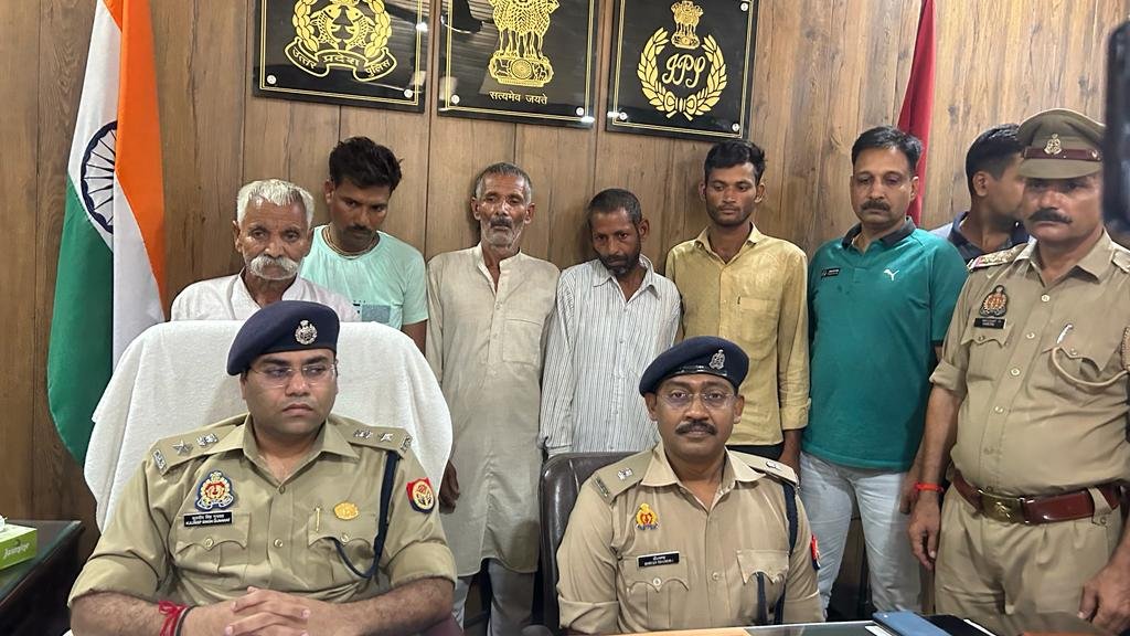 ग्राम लावर में हुए दोहरे हत्याकांड का खुलासा कर भाड़े के दो शूटर सहित 05 अभियुक्त गिरफ्तार 1 d41d55e4 8ab7 40a6 9534 8b2910ad85ba