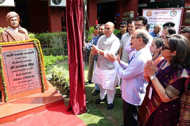 भारत की ज्ञान परंपरा स्वतंत्रता, विश्व शांति के सिद्धांतों को स्वीकार करती है रक्षा मंत्री राजनाथ सिंह 5 image002AVKC