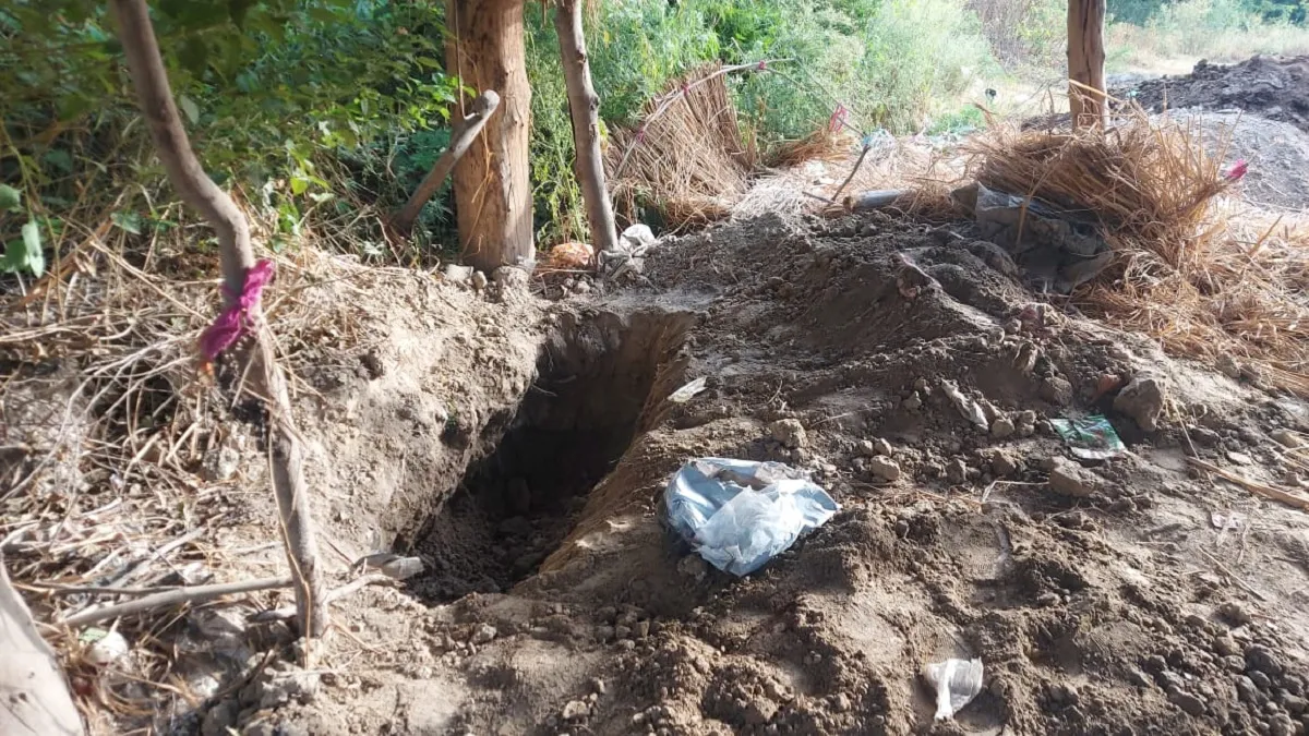 मारपीट से परेशान पत्नी मायके गई नशेड़ी ने गुस्से में 14 साल की बेटी को मारकर दफनाया 1 murder