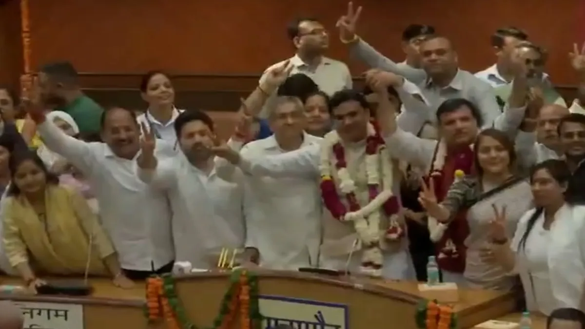 AAP के महेश खींची बने MCD के मेयर, सिर्फ 3 वोट से हारे बीजेपी पार्षद 1 mahesh khichi