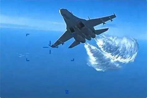 Fighter जेट आसमान से गिरकर बांग्लादेश के स्कूल में दुर्घटनाग्रस्त हो गया 1 Fighter