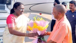 uttar pradesh: राष्ट्रपति द्रौपदी मुर्मू, मुख्यमंत्री योगी ने गोरखनाथ मंदिर में प्रार्थना की