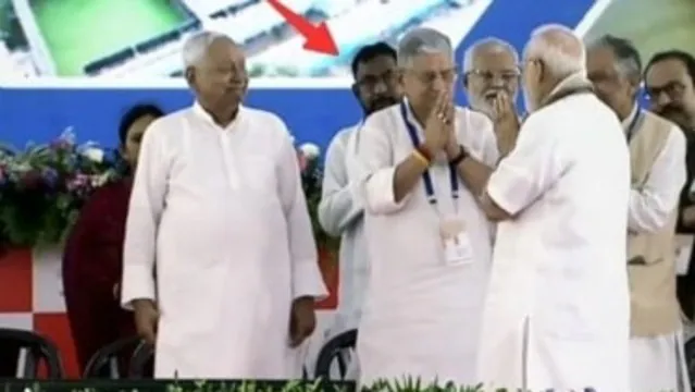 Bihar रैली में प्रधानमंत्री मोदी के साथ मंच साझा करते राजद के दो विधायक, चर्चा का विषय 1 Bihar