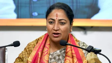 Delhi सरकार निजी इलेक्ट्रिक वाहनों और बीएस-VI मानकों वाली कारों को टैक्सी के रूप में चलाने की अनुमति देने की योजना बना रही है; साझा सवारी की भी योजना है। 1 Delhi