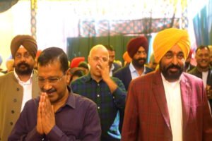 Arvind केजरीवाल और भगवंत सिंह मान ने धूरी मंदिर में मनाई महाशिवरात्रि,