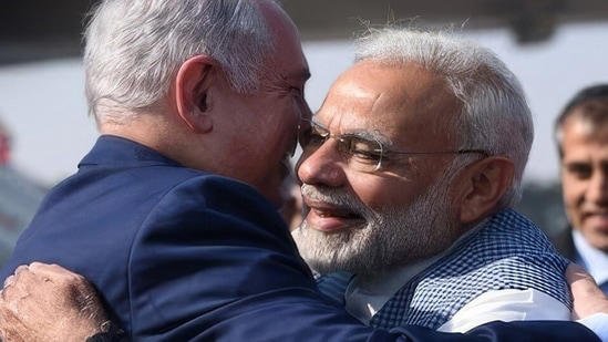 PM मोदी इजराइल में। इजरायली भौतिक विज्ञानी अब्राहम मित्राणी ने प्रधानमंत्री मोदी की इजराइल यात्रा पर टिप्पणी की। 1 PM