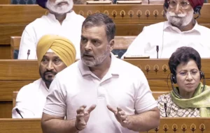 विपक्ष के नेता Rahul गांधी 2026 के बजट सत्र के दूसरे चरण के लिए संसद पहुंचे।