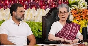 मां Sonia गांधी के स्वास्थ्य को लेकर चिंता जताते हुए राहुल गांधी ने केरल यात्रा रद्द कर दी। 1 Sonia