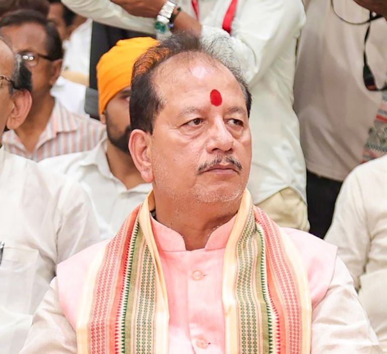 Bihar के उपमुख्यमंत्री विजय सिन्हा राज्यपाल से मुलाकात के बाद राजभवन से रवाना हुए। 1 Bihar