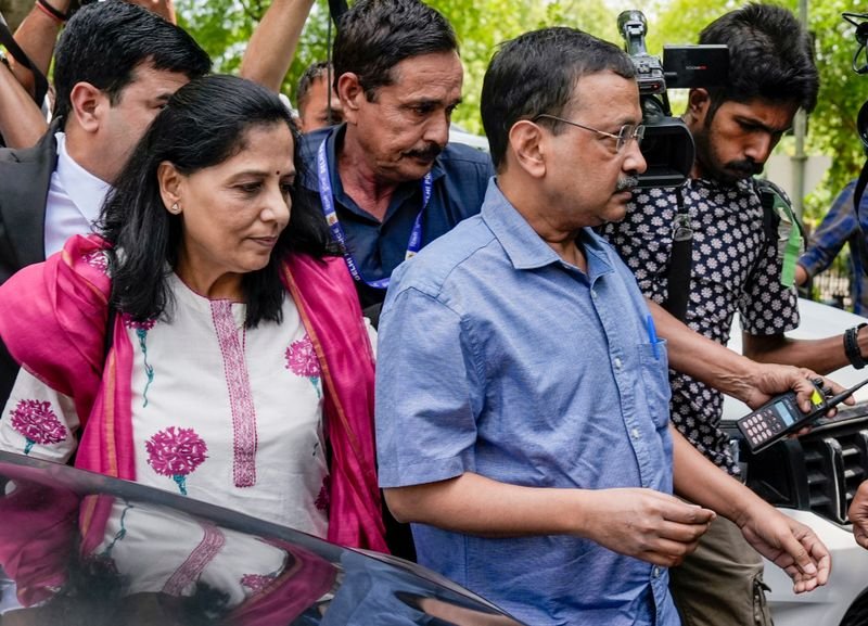 Delhi उत्पाद शुल्क मामले में: केजरीवाल और उनकी पत्नी की उच्च न्यायालय में उपस्थिति पर सॉलिसिटर जनरल ने कहा, न्यायालय नाटकबाजी के लिए नहीं है। 1 Delhi