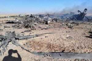 Iran की सेना का कहना है कि अमेरिकी वायुसैनिकों को बचाने का अभियान ‘पूरी तरह विफल’ हो गया है।