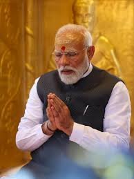 राजनीतिक गहमागहमी के बीच PM मोदी ने काशी विश्वनाथ मंदिर का दौरा किया।
