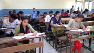 Delhi सरकार के स्कूलों ने गर्मियों की छुट्टियाँ और कक्षाएँ 9, 10, 12 के लिए विशेष सुधारात्मक कक्षाएँ घोषित कीं