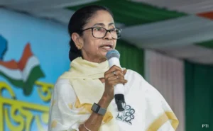 Mamata बनर्जी द्वारा नियुक्त सेवानिवृत्त नौकरशाहों को सरकार परिवर्तन से पहले कार्यालयों में काम करने से रोक दिया गया है।