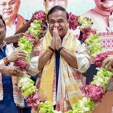 PM मोदी और एनडीए के नेता हिमंता के शपथ ग्रहण समारोह के लिए असम पहुंचे।