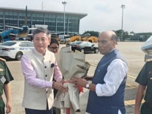 वियतनाम में राष्ट्रीय रक्षा मंत्रालय में रक्षा मंत्री Rajnath सिंह को औपचारिक गार्ड ऑफ ऑनर दिया गया।
