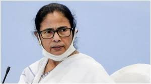 TMC संकट गहराता जा रहा है क्योंकि 12 सांसदों के भाजपा में शामिल होने की खबरों ने बंगाल में ममता बनर्जी के लिए चिंता बढ़ा दी है।