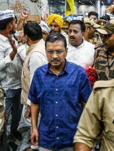 Ayodhya यात्रा, केजरीवाल ने दान की चोरी को लेकर राम मंदिर ट्रस्ट को निशाना बनाया