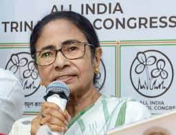 Mamata बनर्जी को गृह मंत्रालय पर विवादास्पद टिप्पणी के लिए एफआईआर का सामना करना पड़ रहा है।