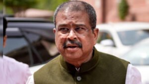 Dharmendra प्रधान ने इस्तीफा दिया, उनकी राजनीतिक करियर पर एक नजर