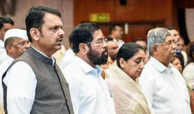 Maharashtra राजनीति: किरण सरनायक शिंदे की शिवसेना में शामिल हुए राजनीतिक मंथन के बीच 1 Maharashtra