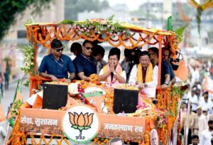 Yogi उत्तर प्रदेश बीजेपी की नितिन नबिन का स्वागत करने में नेतृत्व कर रहे हैं