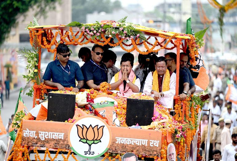 Yogi उत्तर प्रदेश बीजेपी की नितिन नबिन का स्वागत करने में नेतृत्व कर रहे हैं 1 Yogi