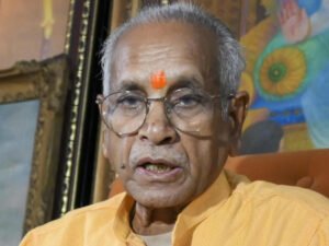 Champat राय ने दान विवाद के बाद अपनी पहली सार्वजनिक उपस्थिति में अयोध्या मंदिर का दौरा किया