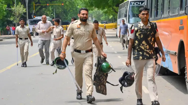 Delhi पुलिस की कड़ी प्रदर्शन रणनीति: आयोजक, फंडिंग और स्थानीय नेटवर्क पर नजर 1 Delhi