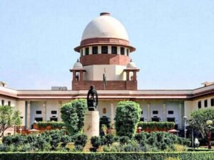 SC ने शिंदे सेना के साथ छह सांसदों के विलय को चुनौती देने वाली सेना की UBT याचिका को स्थगित कर दिया