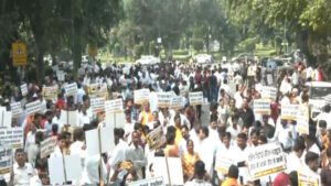 BJP ने आम आदमी पार्टी के मुख्यालय पर विरोध प्रदर्शन किया, आत्महत्या मामले में काउंसलर की गिरफ्तारी की मांग की