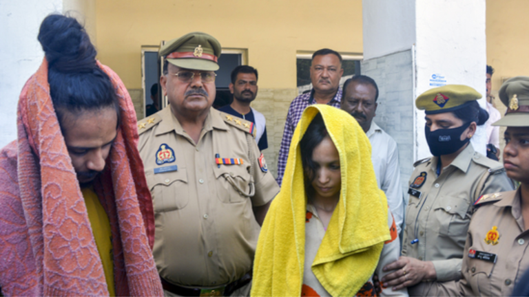 Blue ड्रम हत्या मामला: मेरठ की अदालत ने मर्चेंट नेवी अधिकारी की हत्या में पत्नी और प्रेमी को दोषी ठहराया 1 Blue