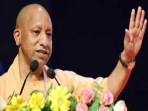 CM योगी ने कर्मियों के लिए सख्त जवाबदेही की मांग की, झूठी शिकायतों के खिलाफ चेतावनी दी