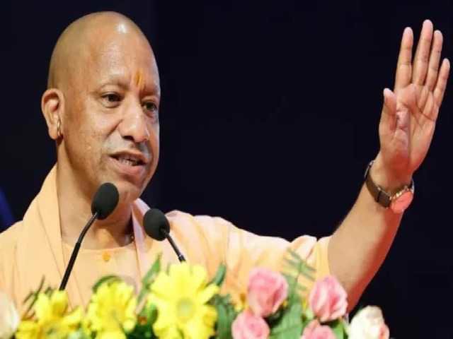 CM योगी ने कर्मियों के लिए सख्त जवाबदेही की मांग की, झूठी शिकायतों के खिलाफ चेतावनी दी 1 CM