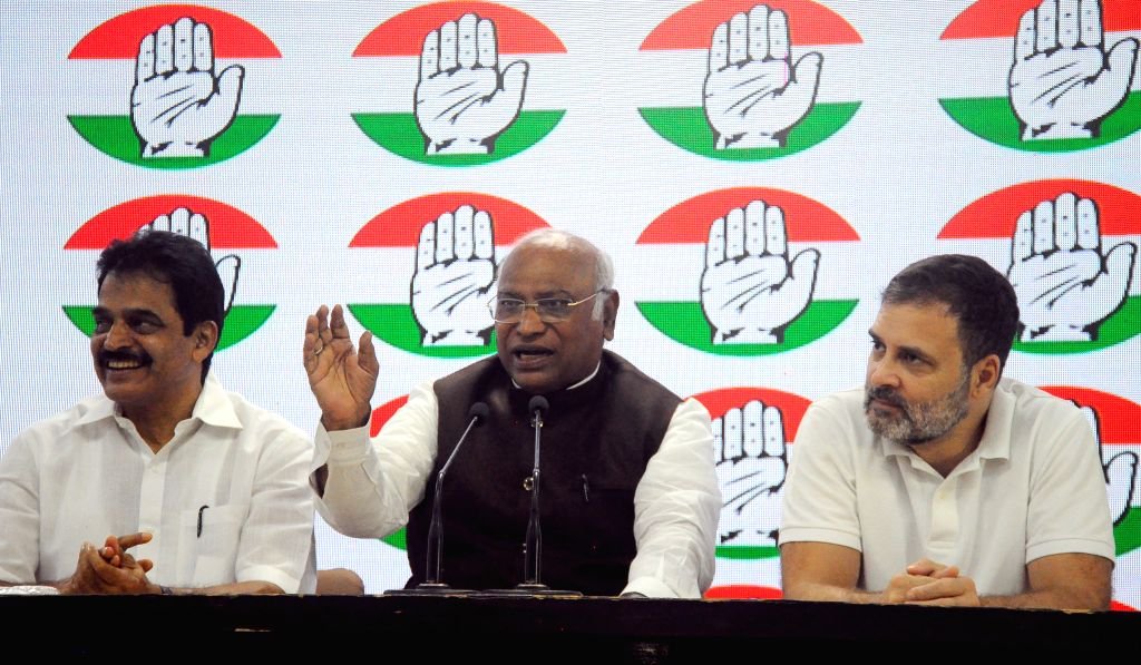 2027 में होने वाले UP विधानसभा चुनावों से पहले समाजवादी पार्टी और कांग्रेस के बीच तनाव बढ़ गया है। 1 UP