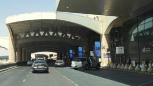 Riyadh एयरपोर्ट पर तेज़ धमाके की आवाज़ के बाद अलर्ट जारी; यात्रियों को बाहर निकाला गया, फ़्लाइट्स का रूट बदला गया