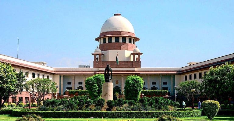 SC ने महाराष्ट्र SIR याचिका पर ईसी को नोटिस जारी किया, मतदाता सूची संशोधन को रोकने से मना किया 1 SC
