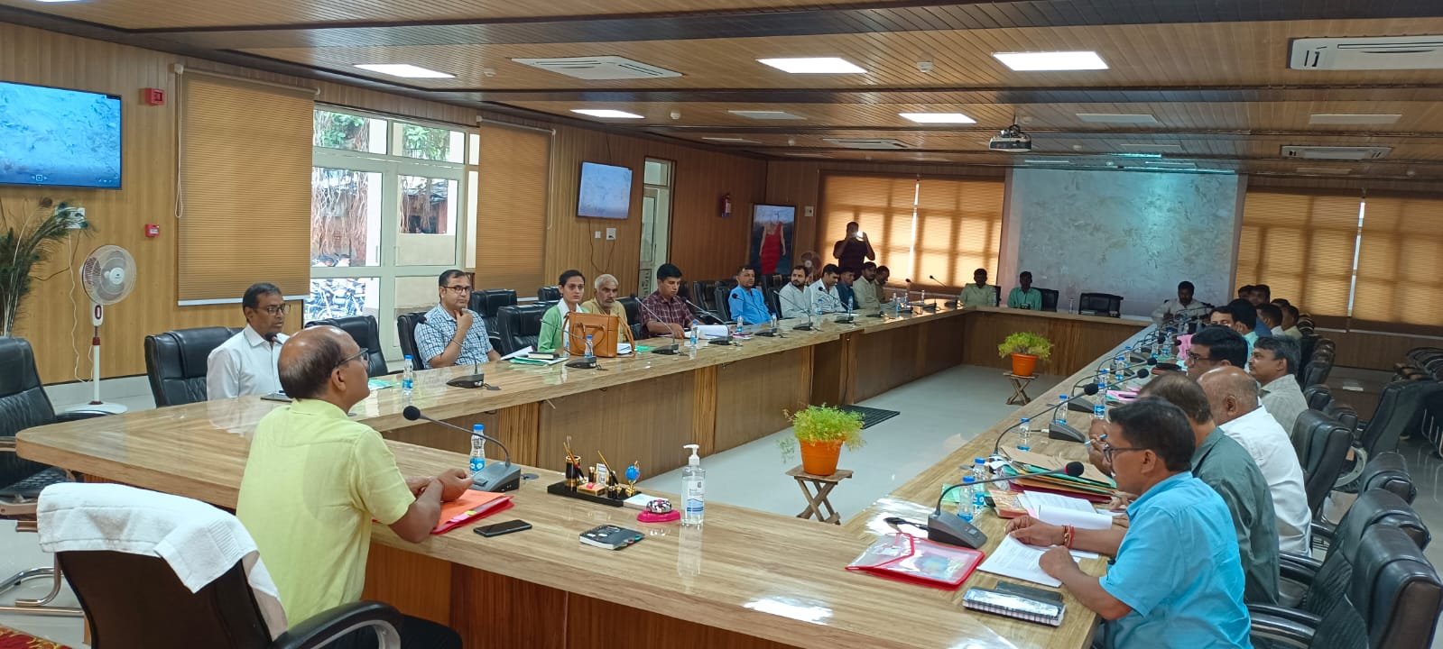 जिलाधिकारी की अध्यक्षता में आयोजित हुई जिला भूमि एवं जल संरक्षण समिति की बैठक 1 2f323bea 9e0d 468a 90a3 2f2e2a852ecb