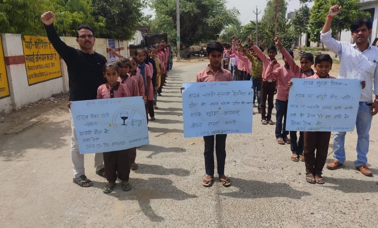 स्कूली छात्रों ने किया वाहन चालकों को जागरूक 1 3d0099fb c7f4 4b4d b8c3 99158be12132